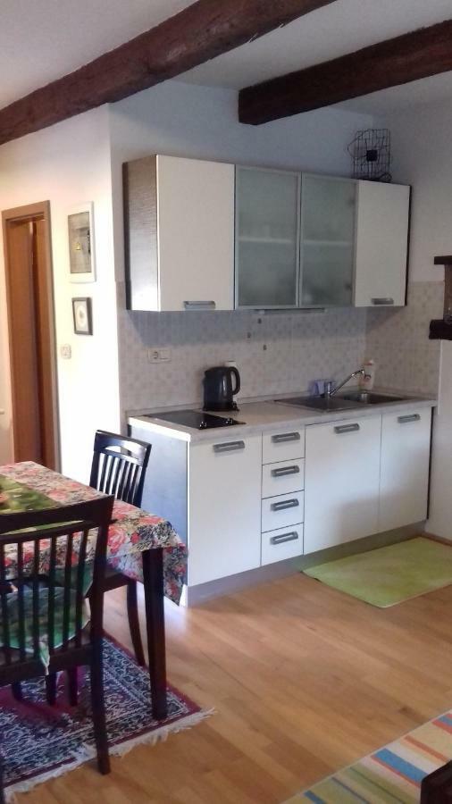 Apartmaji Pri Zivcovih Dutovlje Bagian luar foto